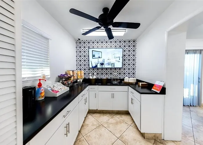 111 Fully Furnished 1br Suite-prime Location Apartment