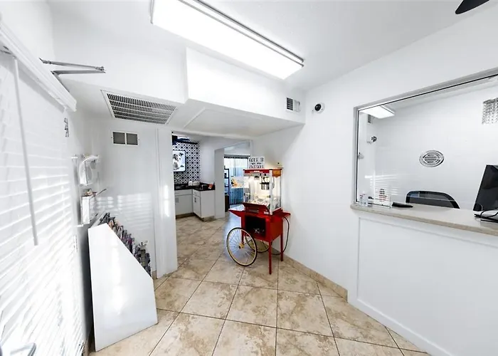 111 Fully Furnished 1br Suite-prime Location