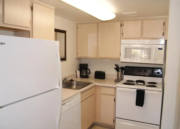 111 Fully Furnished 1br Suite-prime Location
